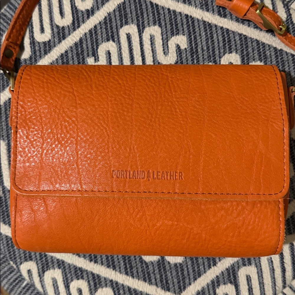 NWT Portland Leather Orange Crossbody Bag Metro - Large FREE Leather Tassel - Picture 3 of 12